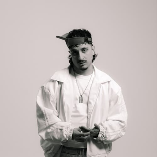 Adrián Mills